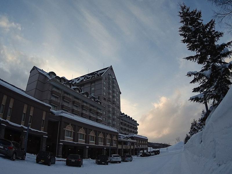 The Kiroro resort hotel beside a high wall of snow
